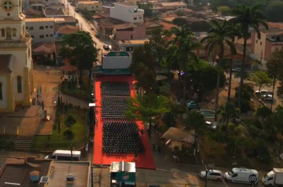 Cine Família na Praça leva experiência de cinema a céu aberto para São Roque de Minas